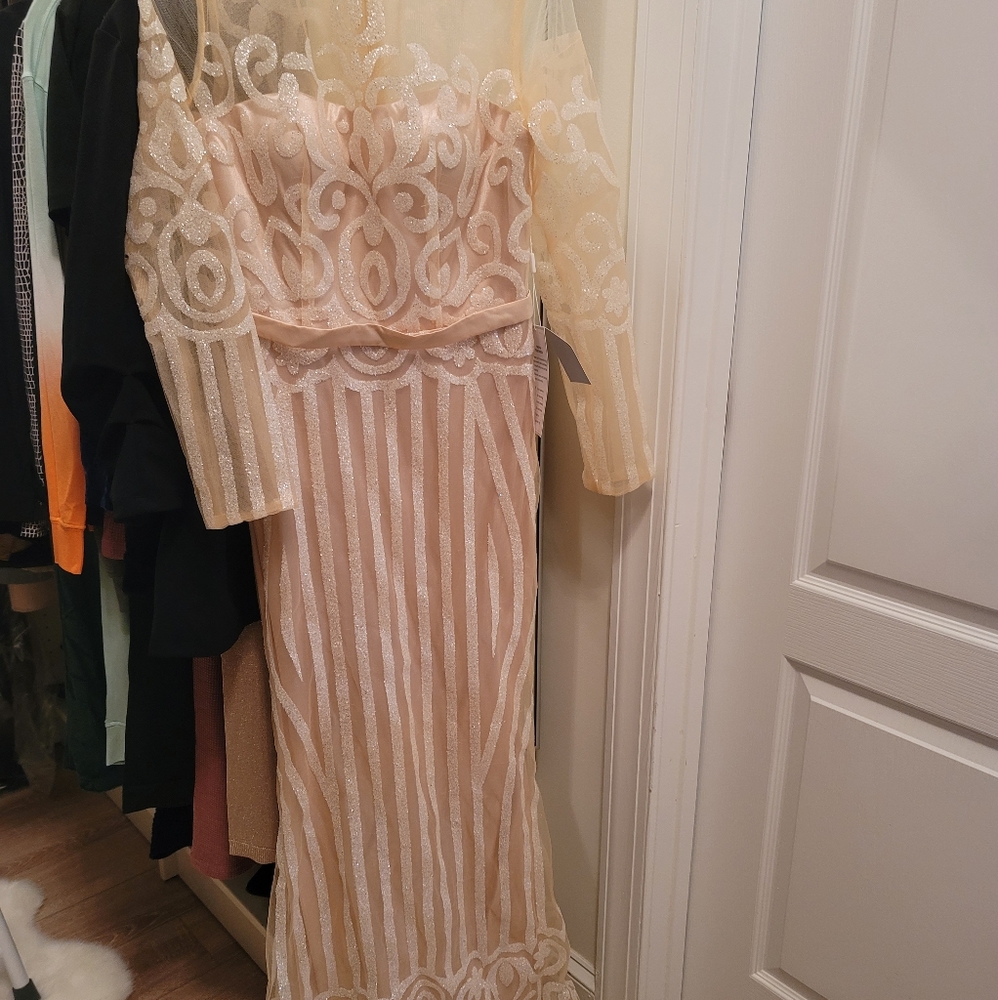 Gown - Picture 2 of 10